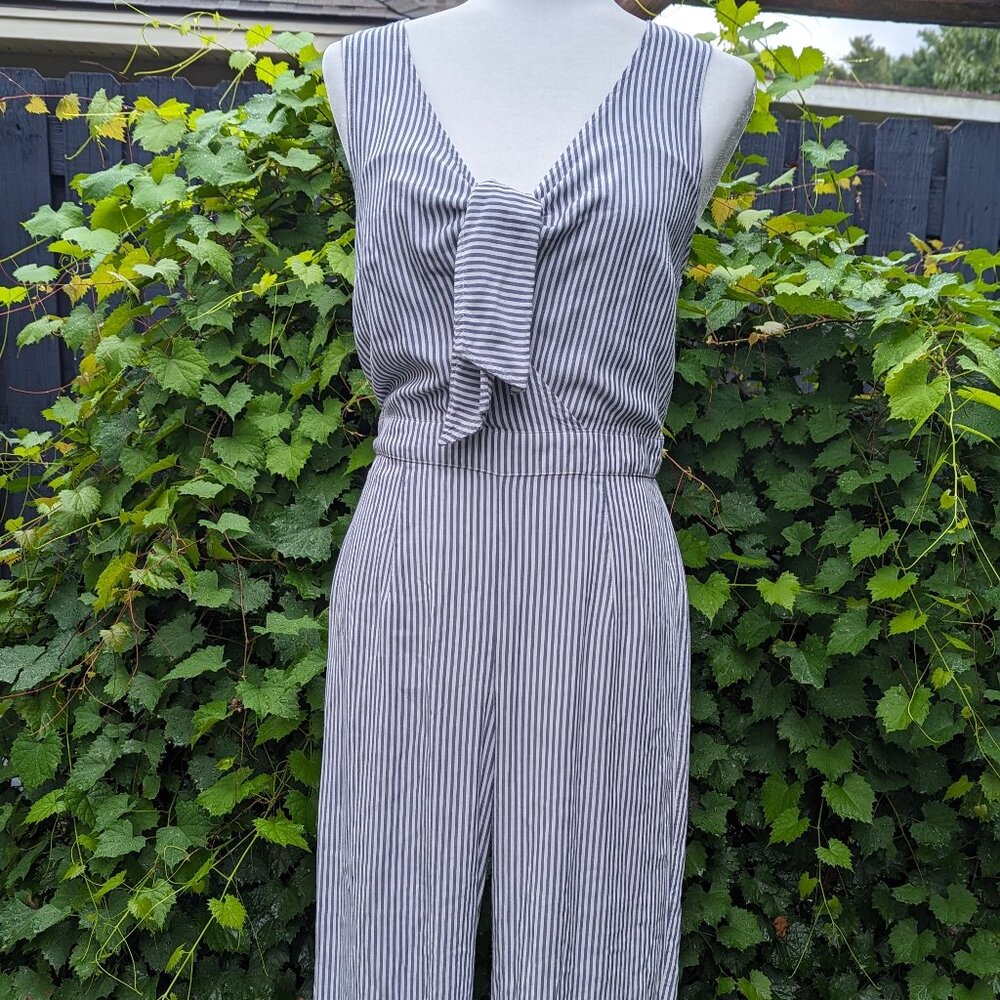 Abercrombie grey and white romper